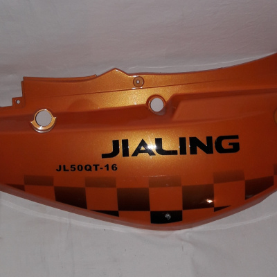 Задний боковой обтекатель Jialing QT-16 правый оранж.